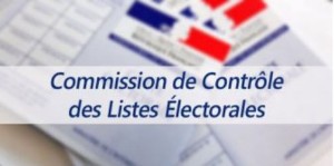 Des cartes électorales et l'inscriptioon "Commission de Contrôle des Listes Électorales"